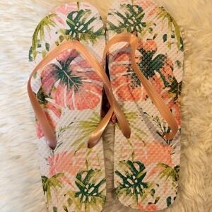 5 for $10 🥳 Tropical Hawaiian plant flip flop Sandals
